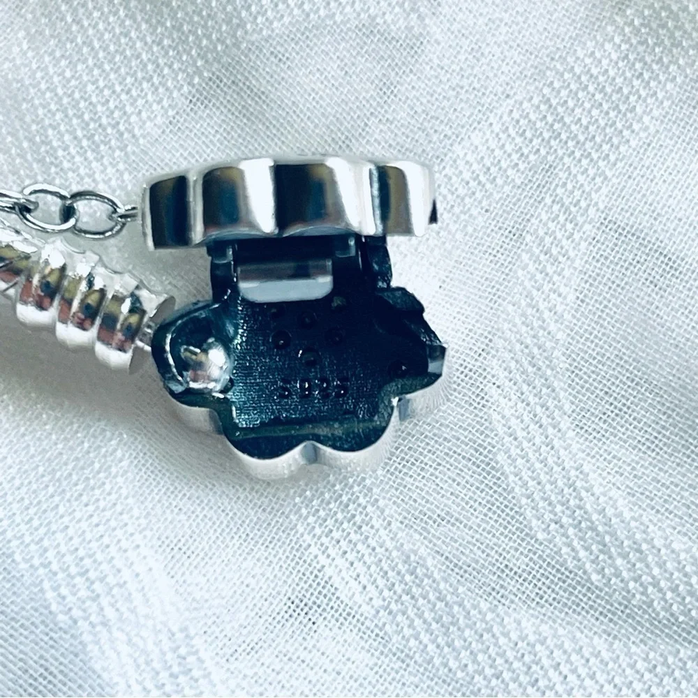 🐾NWT Paw & Bone Safety Chain Charm Bangle Bracelet✨